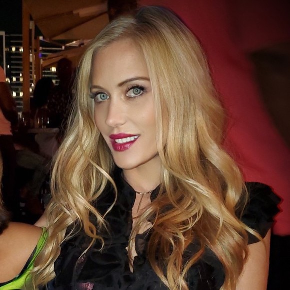 Meet your Posher, Jennifer - Picture 1 of 1